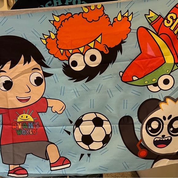 RYAN’S WORLD twin fitted sheet and pillow case - Picture 6 of 6